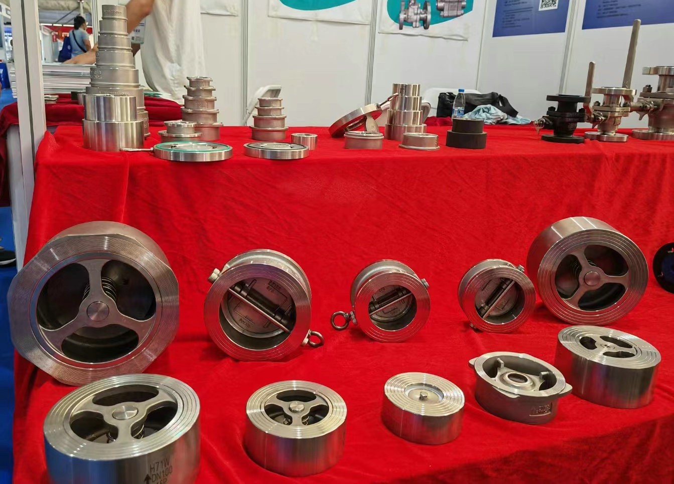 對(duì)夾升降式止回閥實(shí)物圖片.jpg 對(duì)夾升降式止回閥實(shí)物圖片.jpg