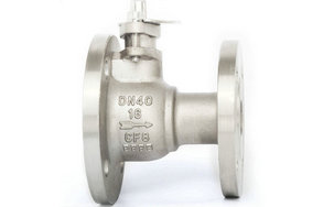 �������y